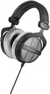 990 en