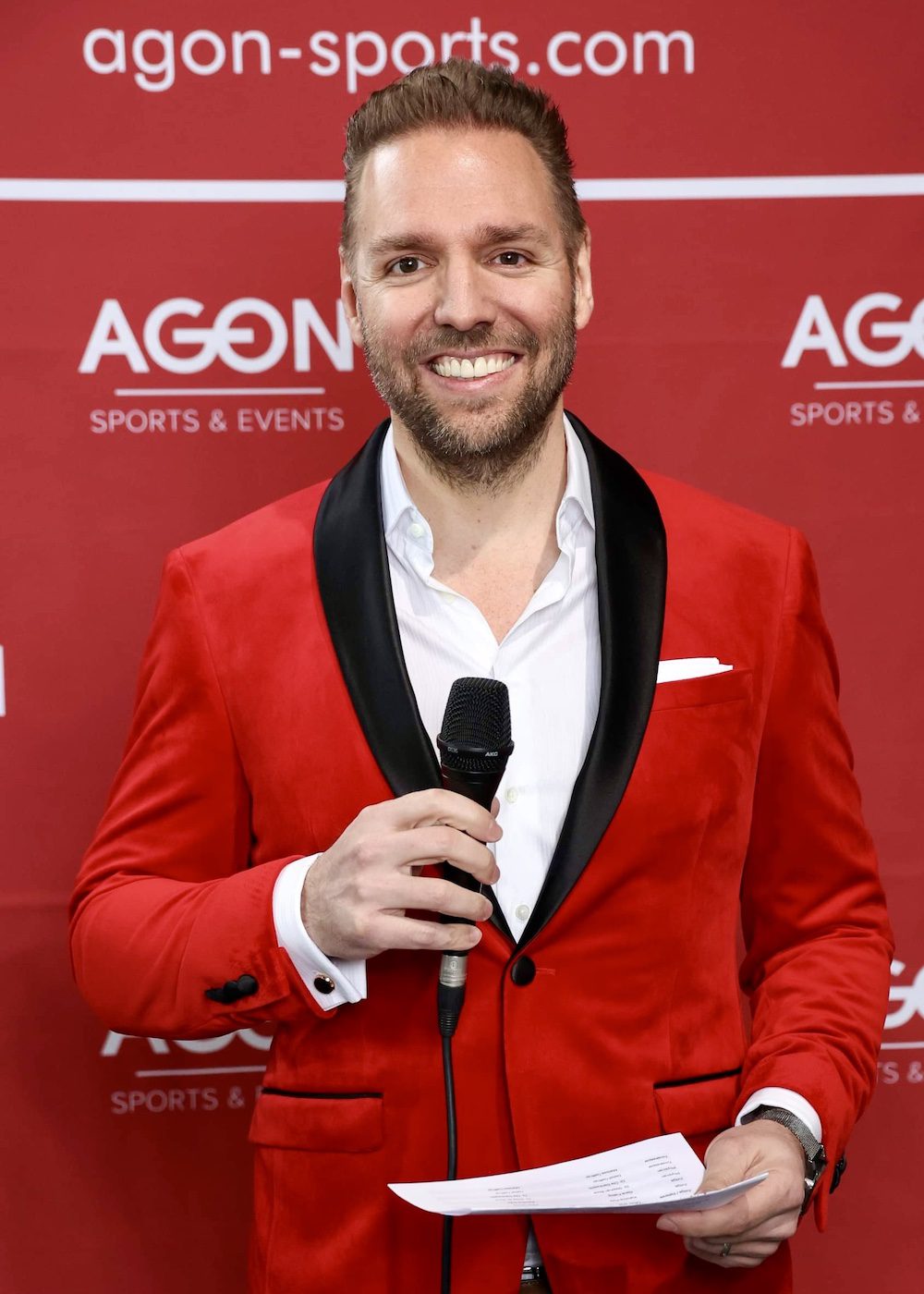 AGON Box Gala Ronny Leber roter Smoking
